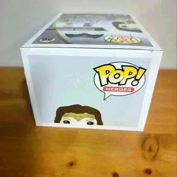 Funko pop batman v. Superman wonder women#86 walmart exclusive - Picture 3 of 6